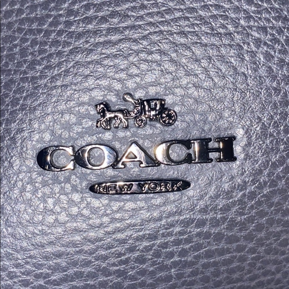 I am selling a big coach bag